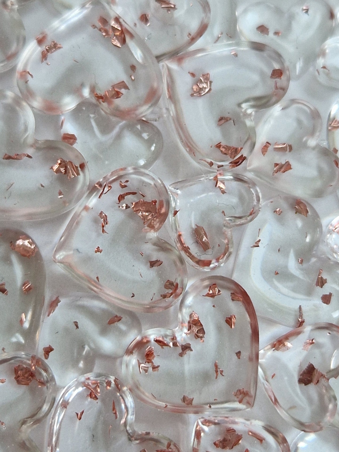 Resin Gold Flake Mini Hearts Table Scatter